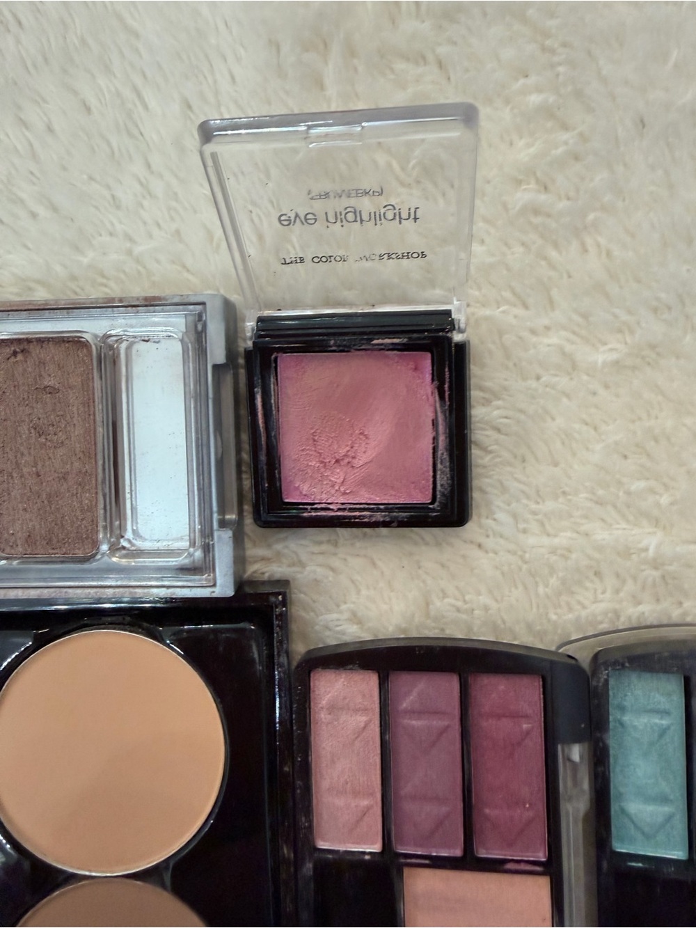 L.A. colors makeup and eyeshadow bundle 5 compacts/pallets EUC. tB - Picture 6 of 7